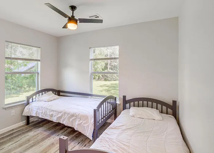 Remodeled House W/ Yard ~ 4 Mi To Downtown! *