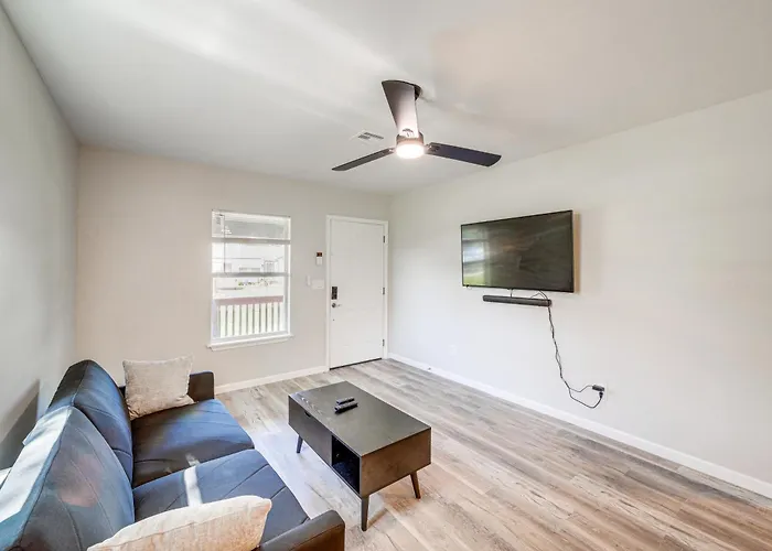 Remodeled House W/ Yard ~ 4 Mi To Downtown!