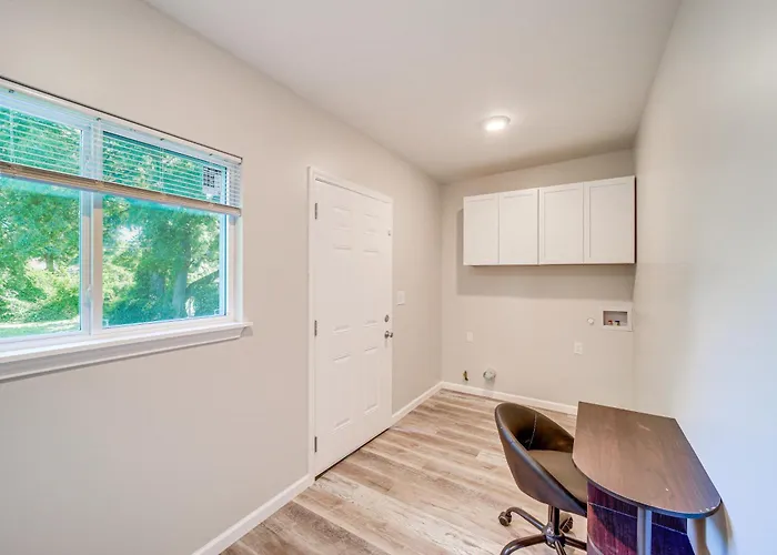 Remodeled House W/ Yard ~ 4 Mi To Downtown!