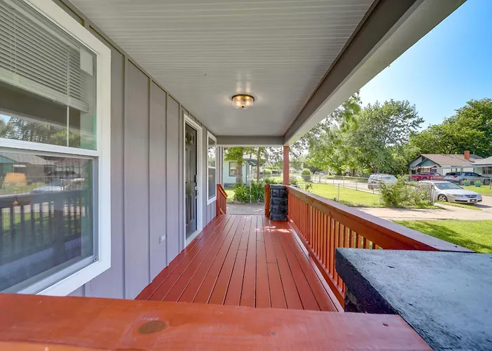 Remodeled House W/ Yard ~ 4 Mi To Downtown! Holiday home Tulsa