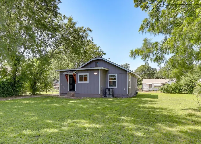 Remodeled House W/ Yard ~ 4 Mi To Downtown!