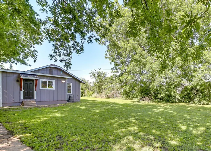 Remodeled House W/ Yard ~ 4 Mi To Downtown! Tulsa